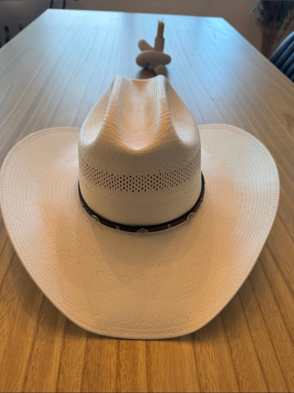 Men's White Straw Cowboy Hat with Decorative Band